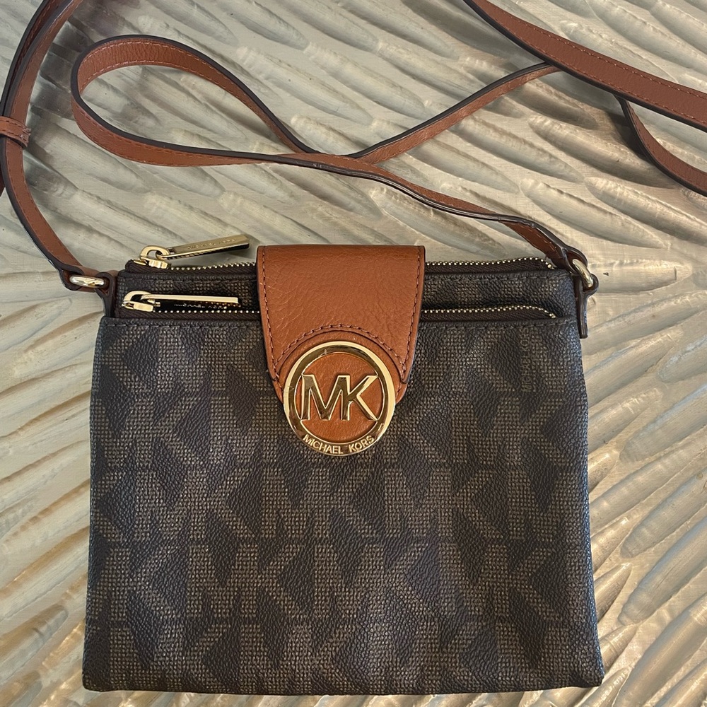Michael Kors Signsture Crossbody Bag